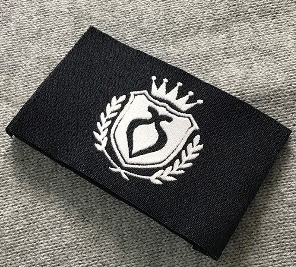 Хигх-денситы сплетенная ткань обозначает логотип бренда разбивочной створки изготовленными на заказ ярлыками шеи